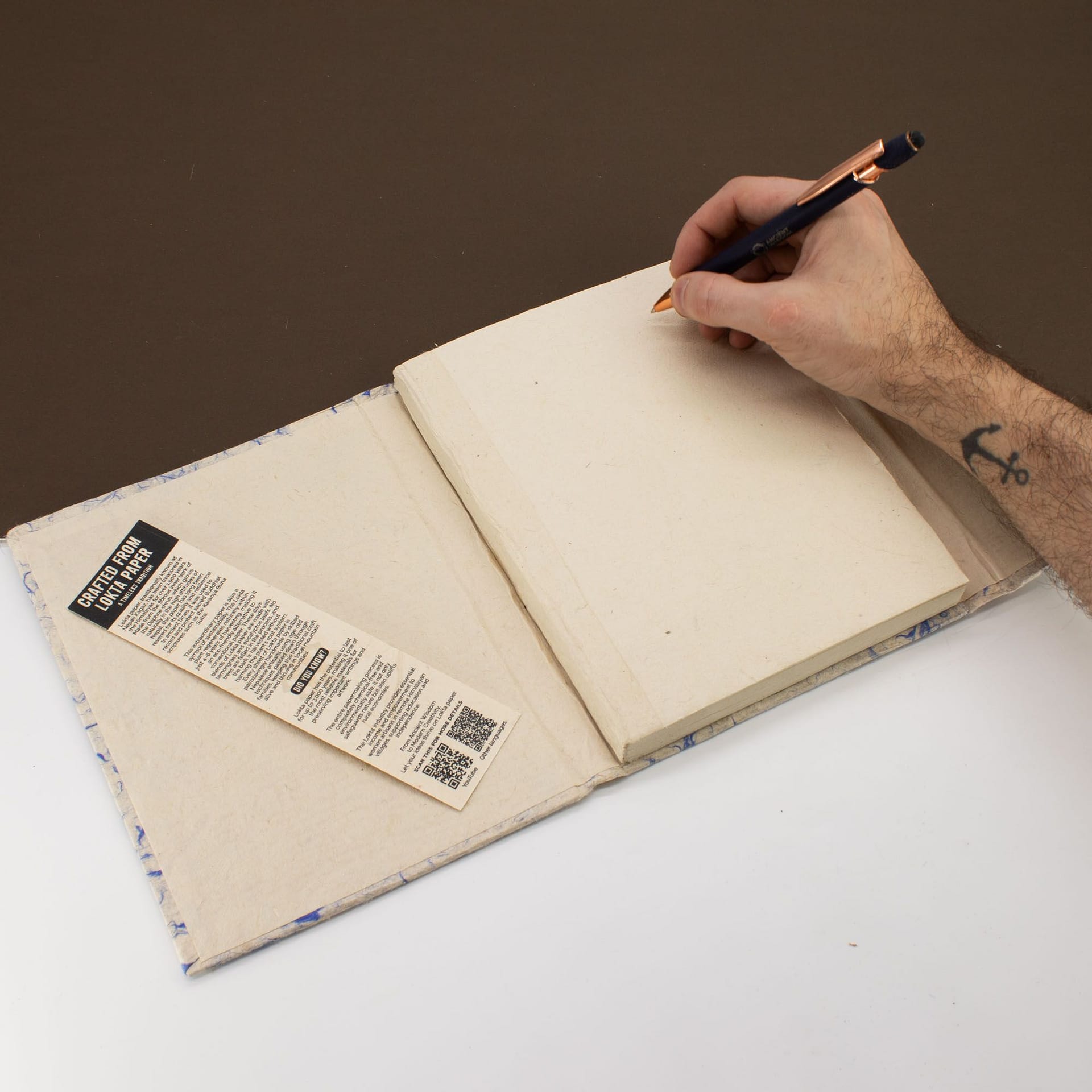 Caderno Grande de Algodão Azul com Lokta (21 X 15 Cm) - 45 Folhas - Inclui Marcador - Image 4