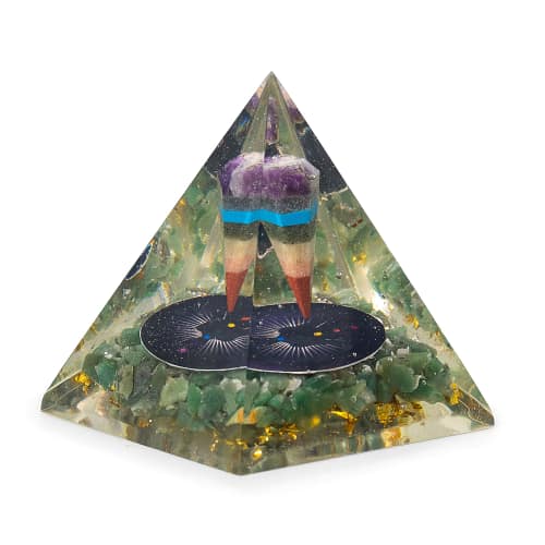 Orgonita Média em Forma de Pirâmide 7X6 Cm - Pêndulo - Fragmentos de Aventurina Verde
