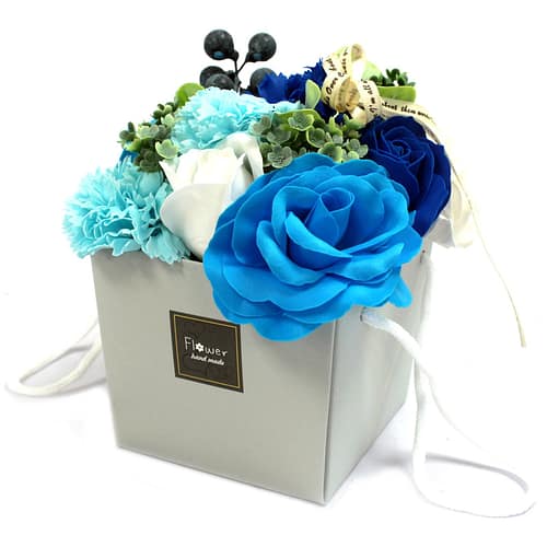 Buquê de Flores de Sabão – Rosas Azuis e Cravos