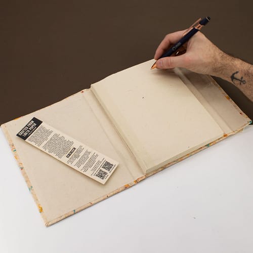 Caderno de Algodão Lokta Grande, Cores Variadas (21 X 15 Cm) - 45 Folhas - Inclui Marcador