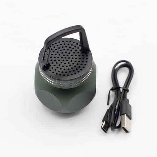 Mini Altifalante Verde com Gancho para Acampar