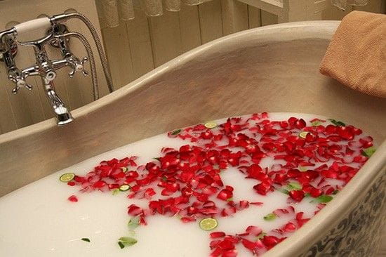 Conjunto de 3 Flores de Sabão em Caixa em Forma de Coração - Rosas Cor-de-Rosa - Image 4